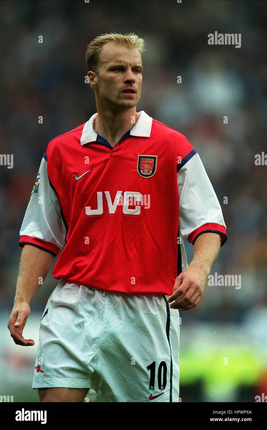 DENNIS BERGKAMP ARSENAL FC 26 September 1998 Stock Photo - Alamy