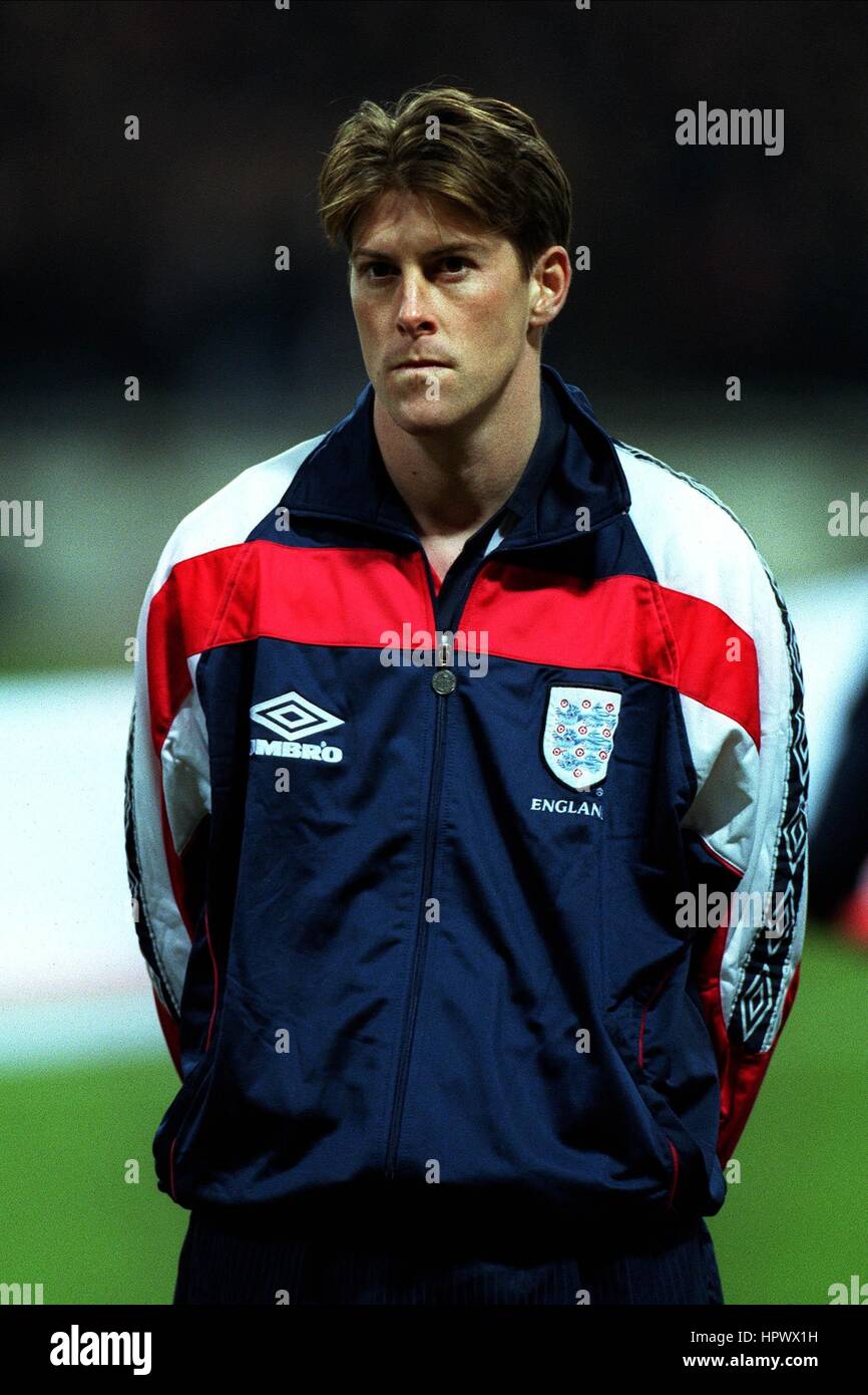 Darren Anderton 1998 Hi res Stock Photography And Images Alamy darren-anderton-1998-hi-res-stock-photography-and-images-alamy