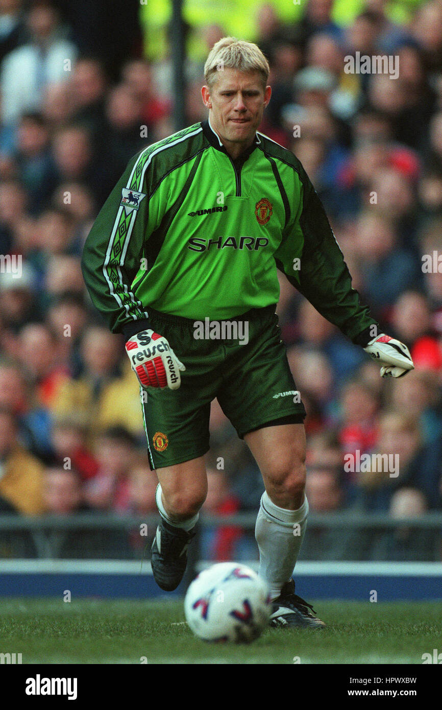 PETER SCHMEICHEL MANCHESTER UNITED FC 29 November 1998 Stock Photo - Alamy