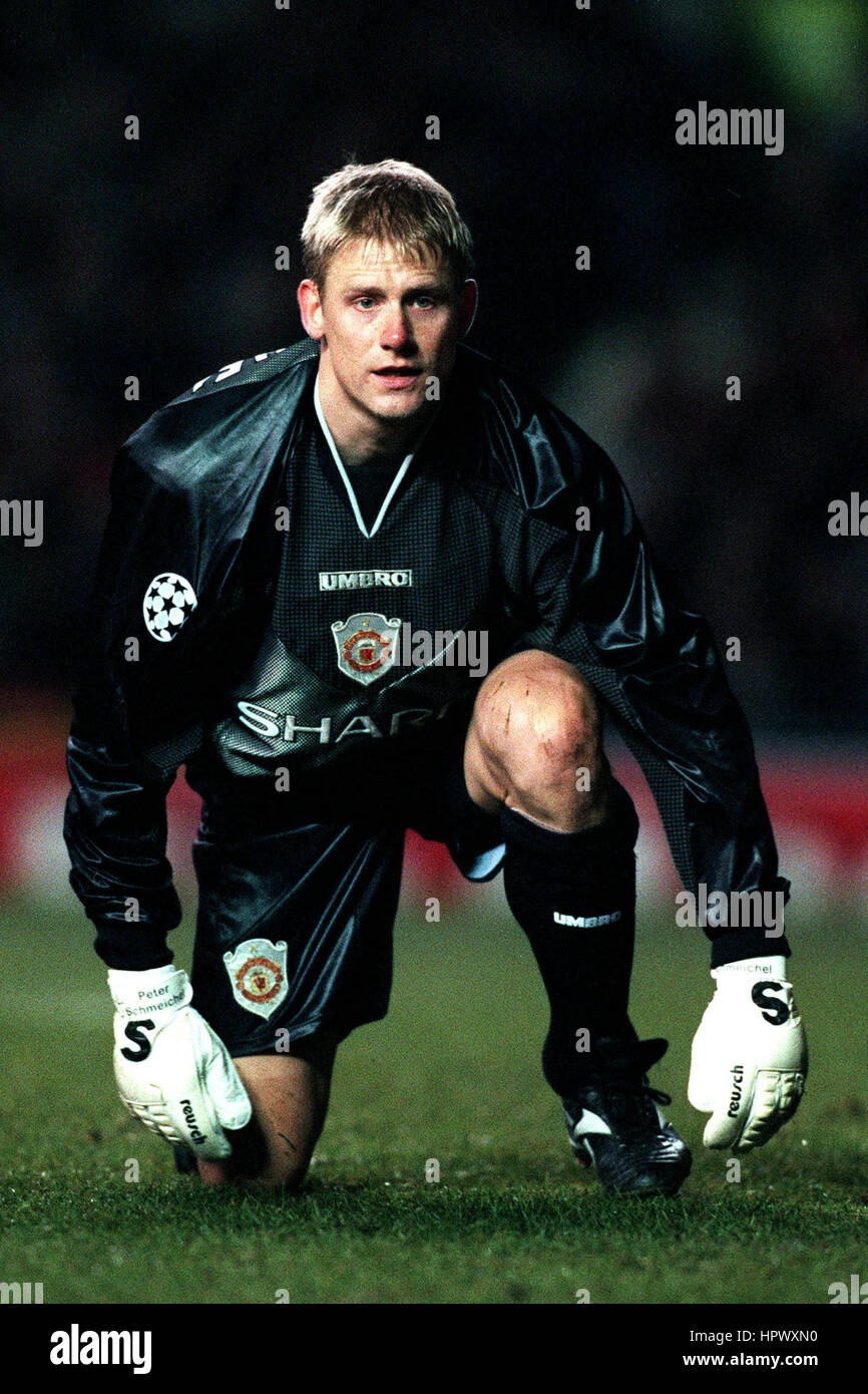 PETER SCHMEICHEL MANCHESTER UNITED FC 09 December 1998 Stock Photo - Alamy