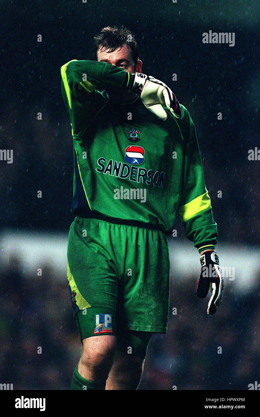 PAUL JONES . SOUTHAMPTON FC 12 December 1998 Stock Photo