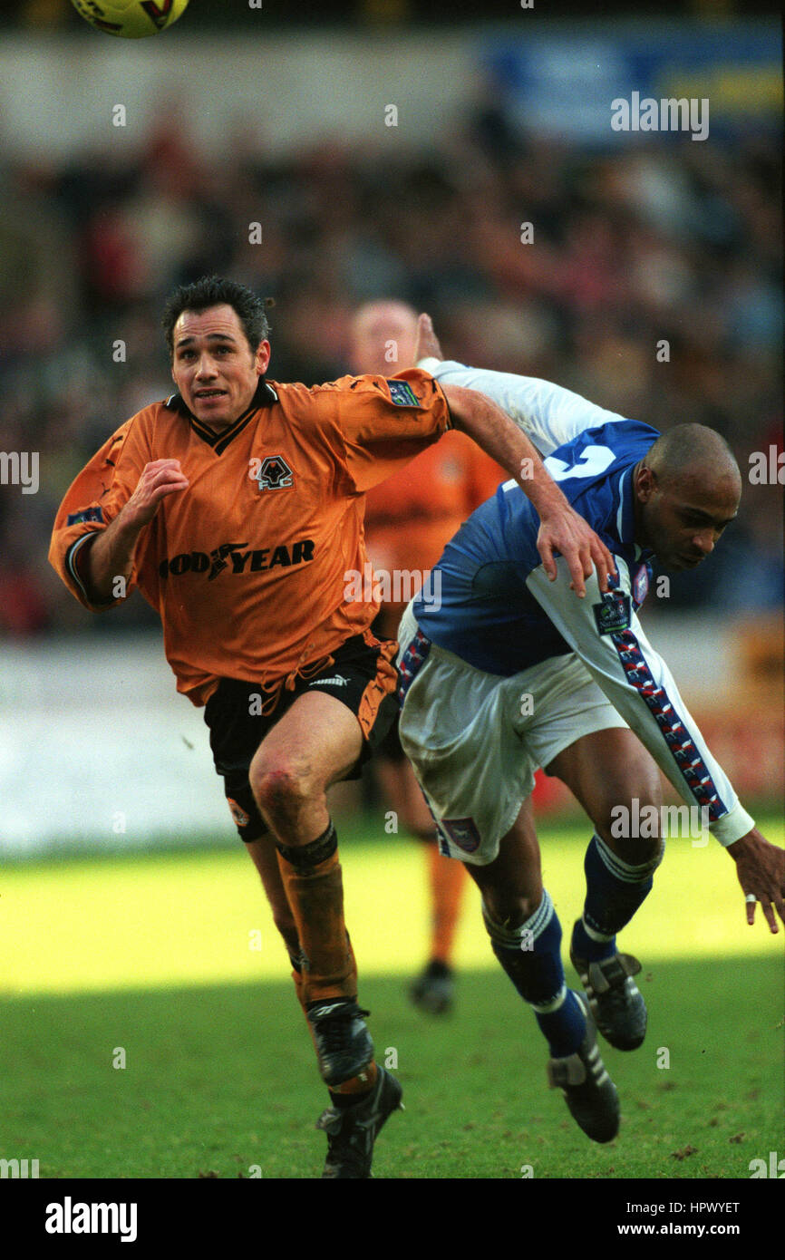 GUY WHITTINGHAM MANUEL THETIS WOLVES V IPSWICH TOWN 28 December 1998 Stock Photo