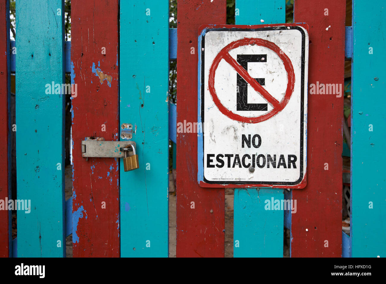 No Parking sign in Spanish, Puerto Rico Stock Photo Alamy