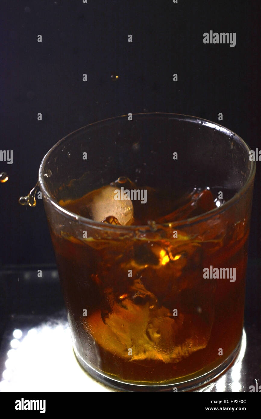 https://c8.alamy.com/comp/HPXE0C/glass-of-whiskey-with-falling-ice-cubes-HPXE0C.jpg