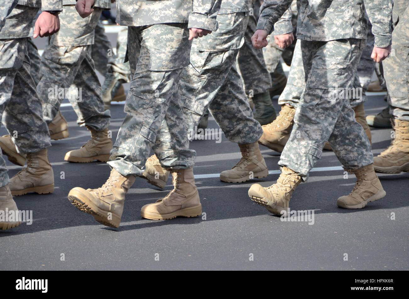Military women shooting combat hi-res stock photography and images - Alamy