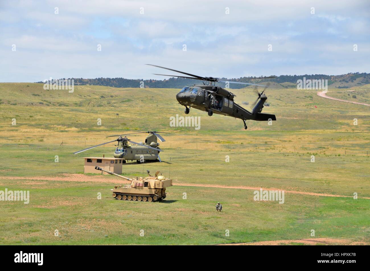 Military women shooting combat hi-res stock photography and images - Alamy