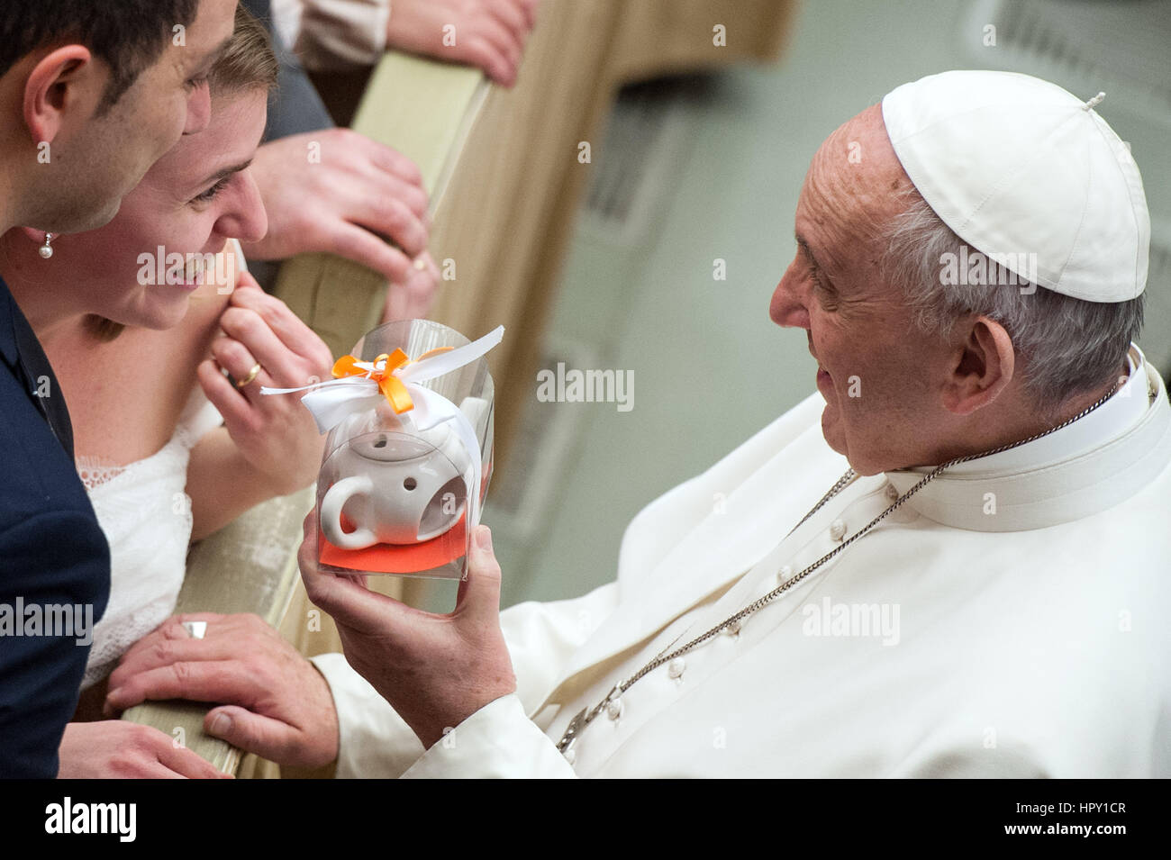 Pope Francis receives a wedding favor (tea pot) as a gift from a married couple during the weekly audience at the Paul VI Hall at the Vatican  Featuring: Pope Francis Where: Rome, Italy When: 25 Jan 2017 Credit: IPA/WENN.com  **Only available for publication in UK, USA, Germany, Austria, Switzerland** Stock Photo