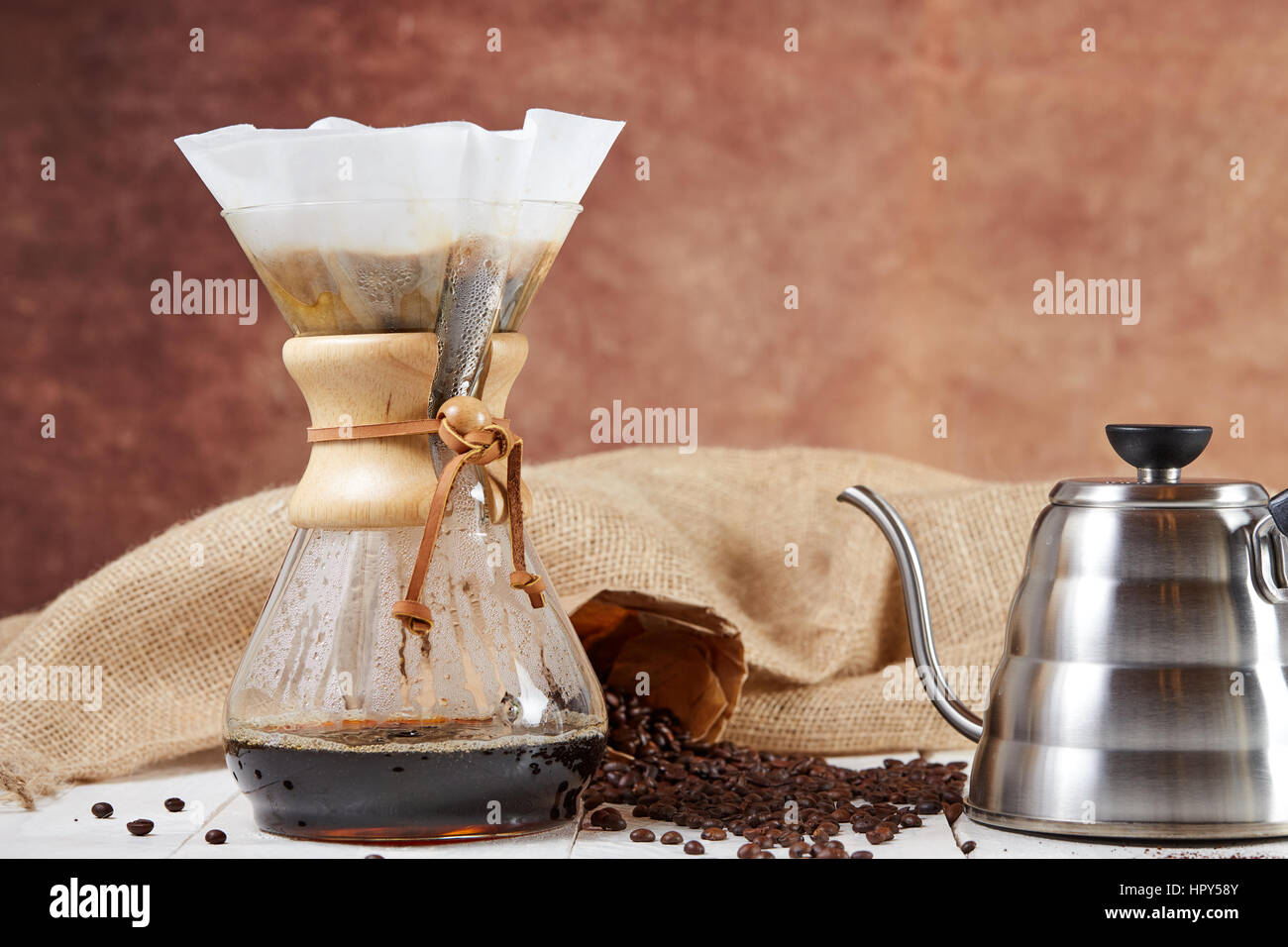 Brewign third wave coffee with chemex glass and drip kettle for pure