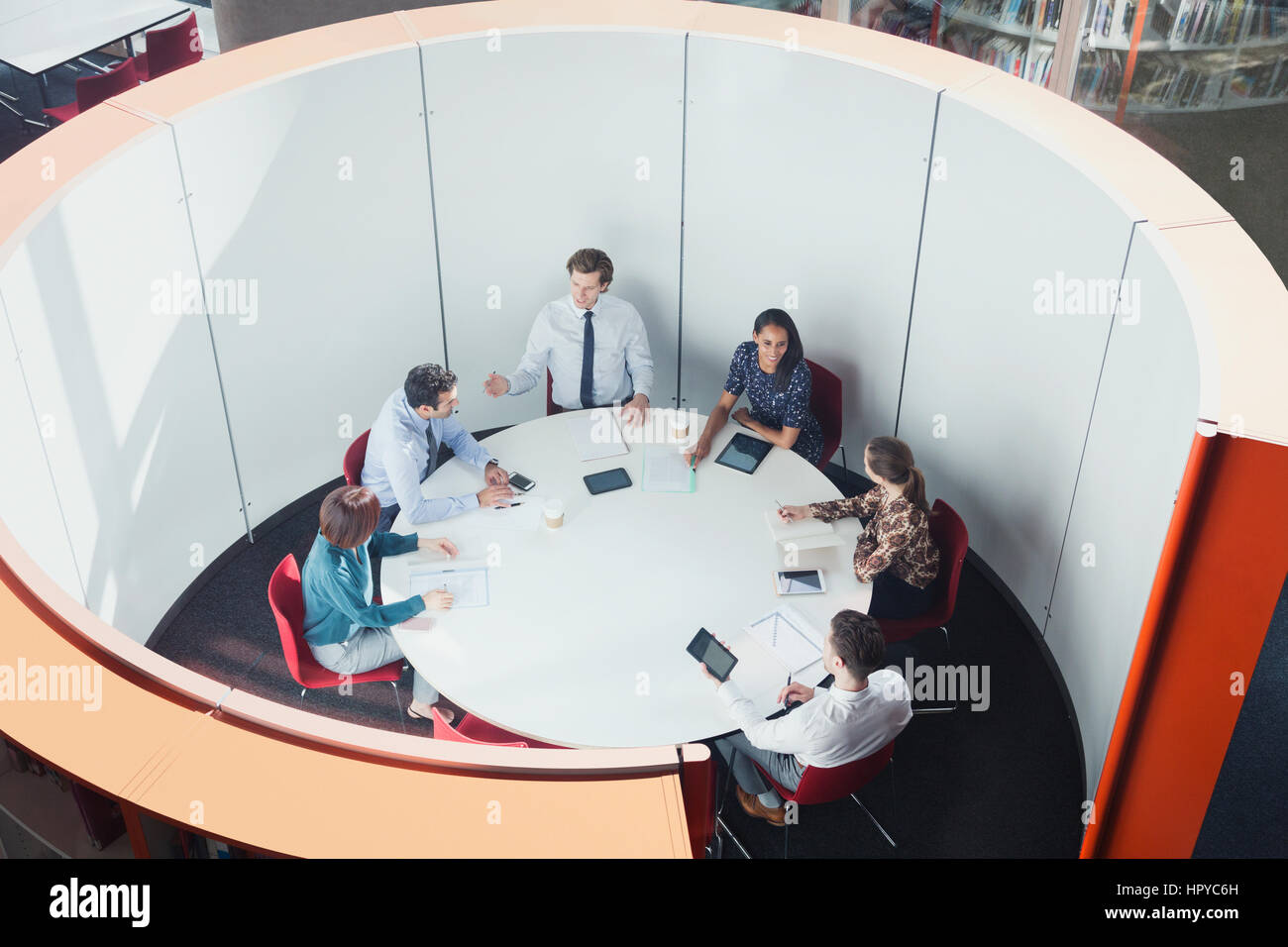 People meeting round table hires stock photography and images Alamy