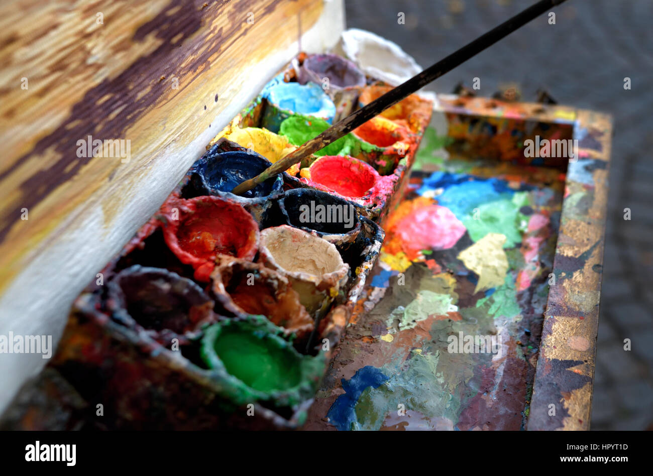 https://c8.alamy.com/comp/HPYT1D/artist-at-work-the-workplace-of-the-artist-brushes-paints-and-canvas-HPYT1D.jpg
