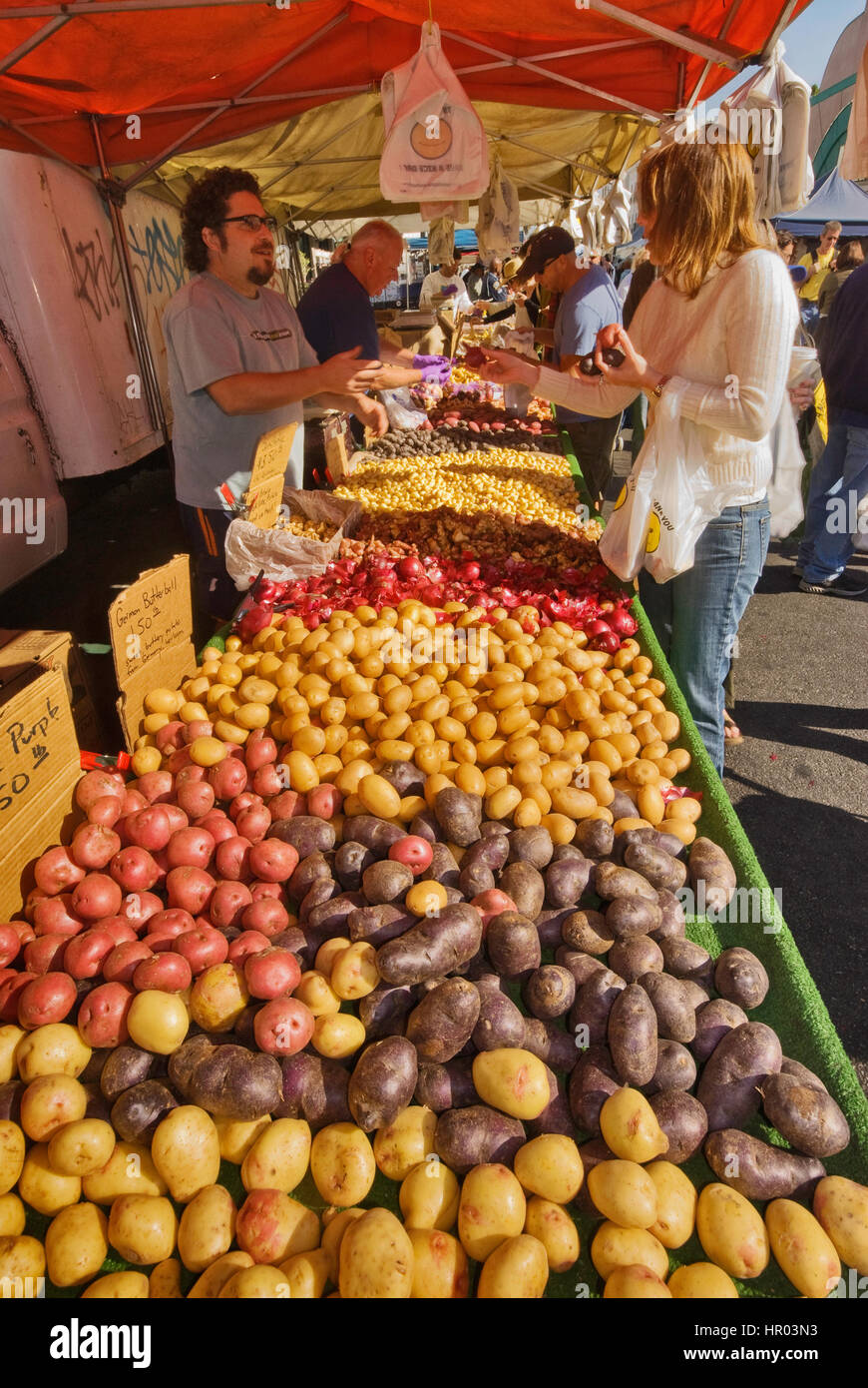 Organic farmers market at santa monica hi-res stock photography and ...