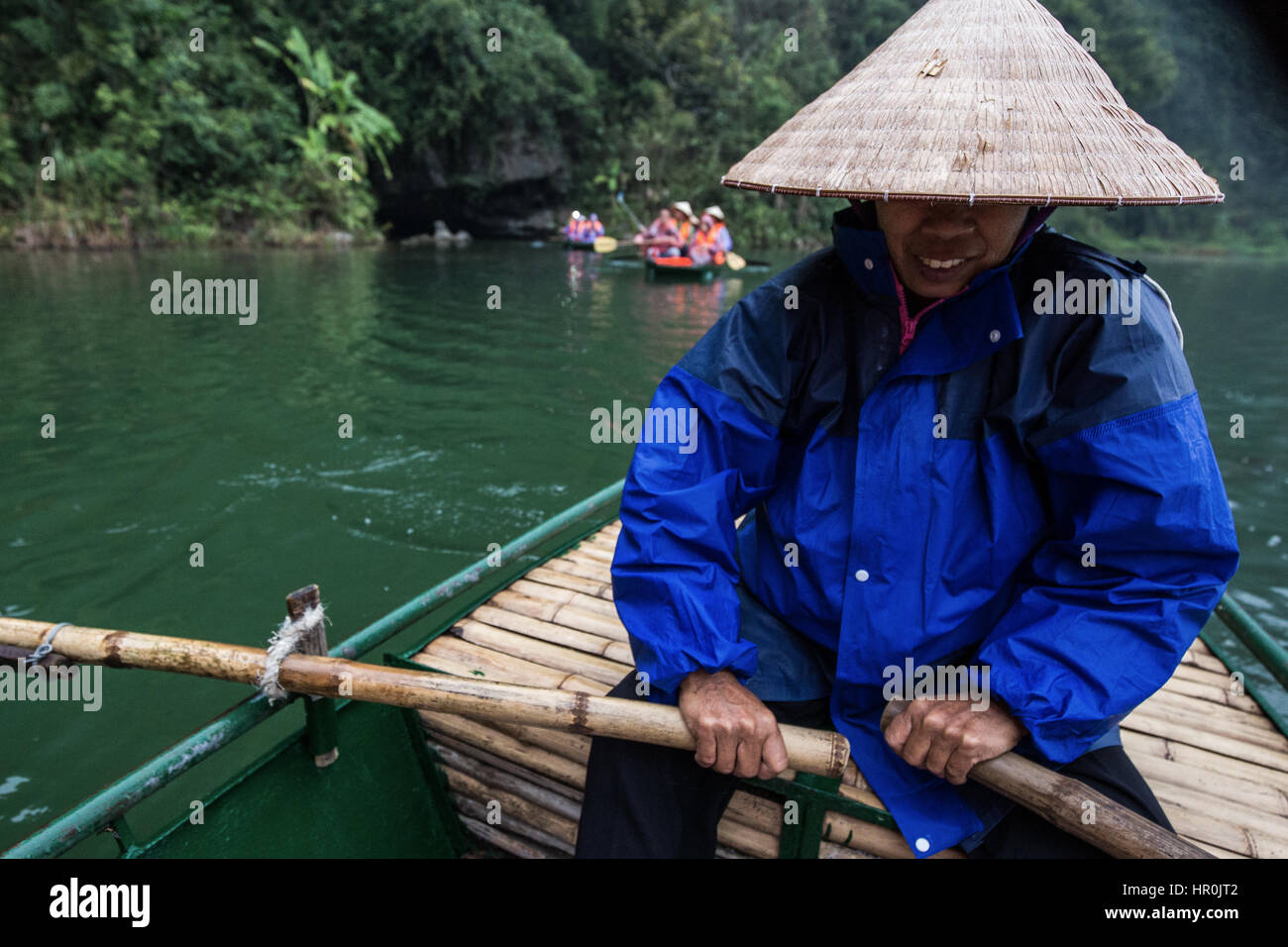 Boatman at Trang An Complex -Trang An Landscape Complex covers a very large area surrounded by rice fields containing three distinct areas: Hoa Lu Anc Stock Photo