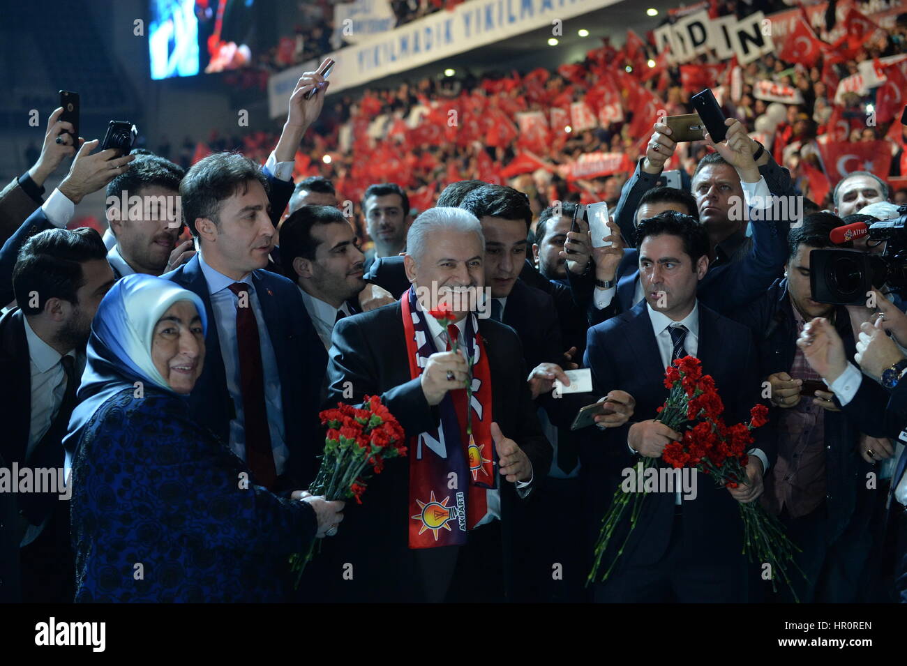 Ankara, Turkey. 25th Feb, 2017. Turkish Prime Minister Binali Yildirim (C) attends Turkish ruling Justice and Development Party (AKP)'s 'Yes' campaign for the April 16 constitutional referendum in Ankara, capital of Turkey, on Feb. 25, 2017. Turkish ruling Justice and Development Party (AKP) kicked off its 'Yes' campaign for the April 16 constitutional referendum on Saturday, local media reported. Credit: Mustafa Kaya/Xinhua/Alamy Live News Stock Photo