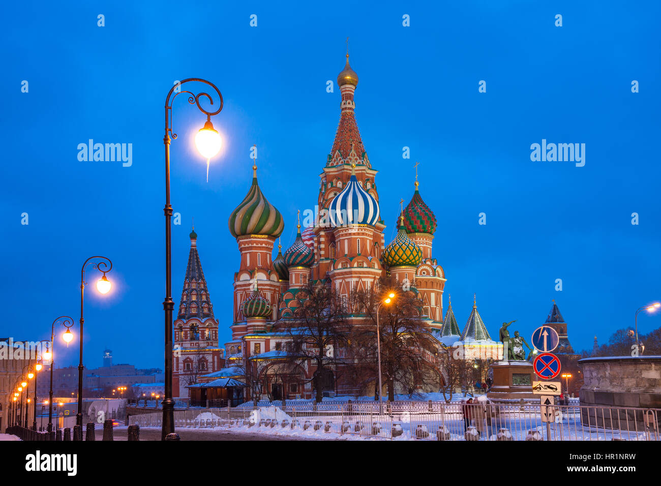 Dusk view of St. Basils Cathedral in winter, Red Square, Moscow, Russia ...