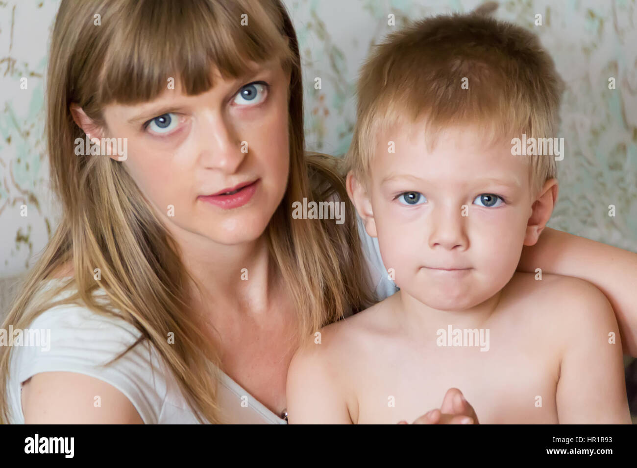 Мама и 12 летний сын. Мама с 5летним сыном. Несовершеннолетний сын с мамкой. Русские мамки и Сыночки.