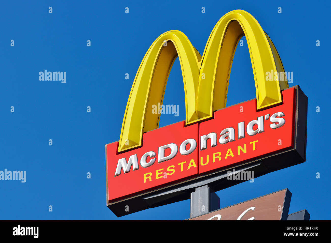 Close up mcdonalds sign hi-res stock photography and images - Alamy