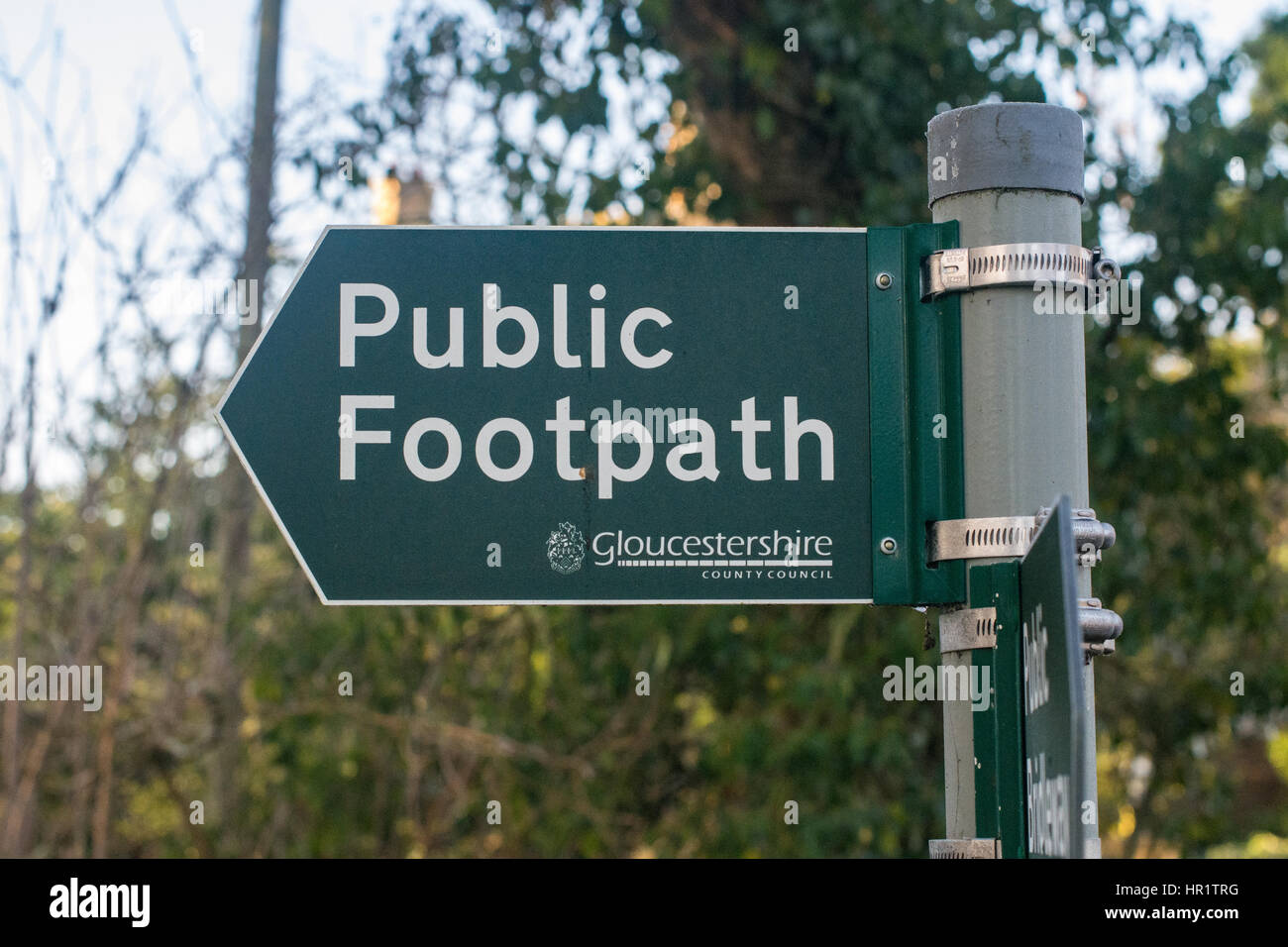 A public Footpath sign by St Lawrence Church in Mickleton guides walkers to the magnificent Cotswold walks in this area of outstanding natural beauty Stock Photo