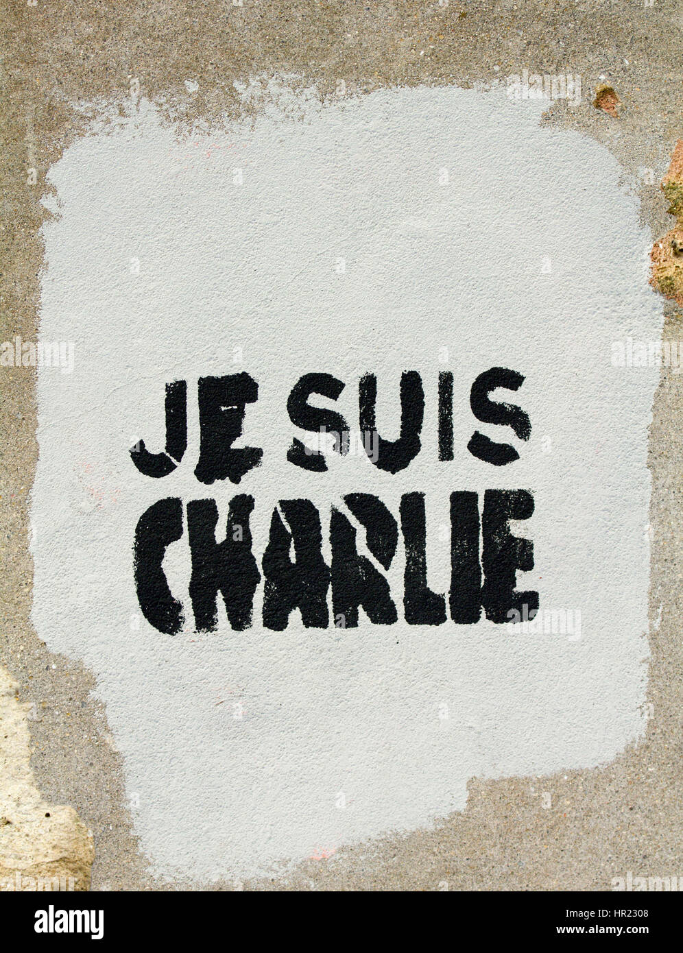 Je Suis Charlie stencil graffito remembering those killed on 07/01/2015 in Paris terror attack on Charlie Hebdo Stock Photo