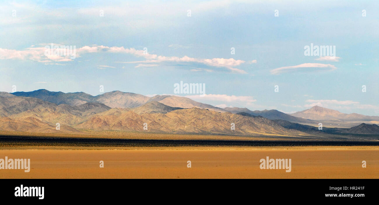 Highway of death desert storm hi-res stock photography and images - Alamy