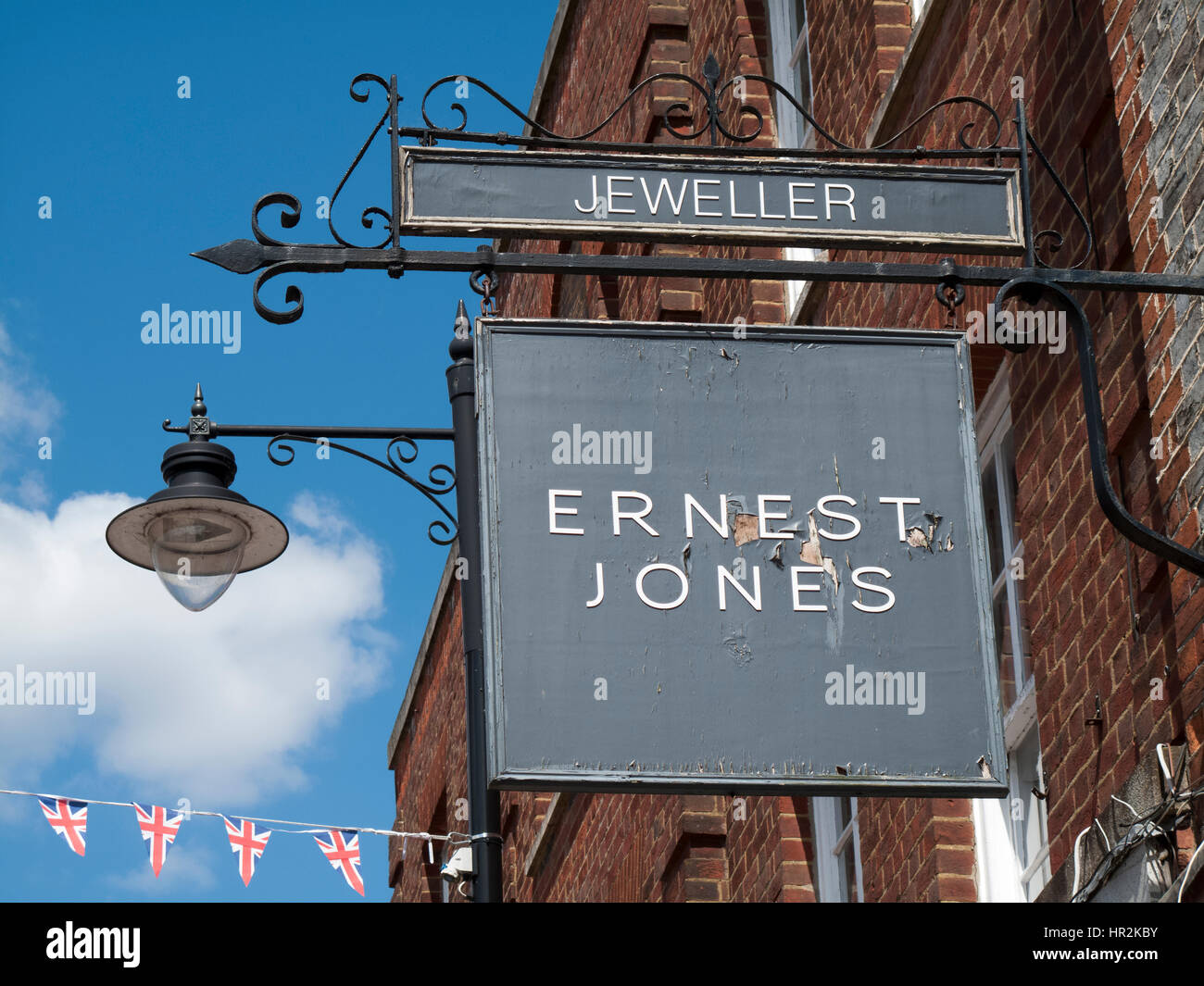 Braehead jewellers ernest on sale jones