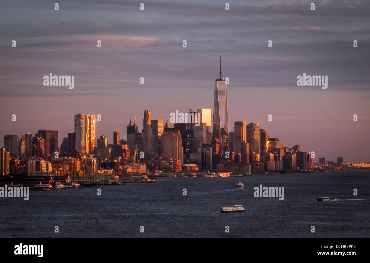 Awesome new york skyline hi-res stock photography and images - Alamy
