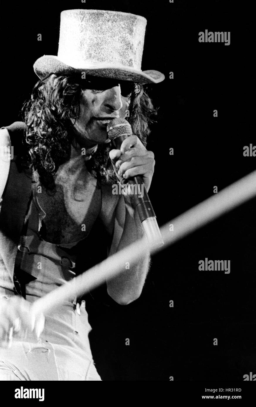 ALICE COOPER or Vincent Damon Furnier American singer and songwriter on stage at Gröna Lund amusement park in Stockholm 1975 Stock Photo