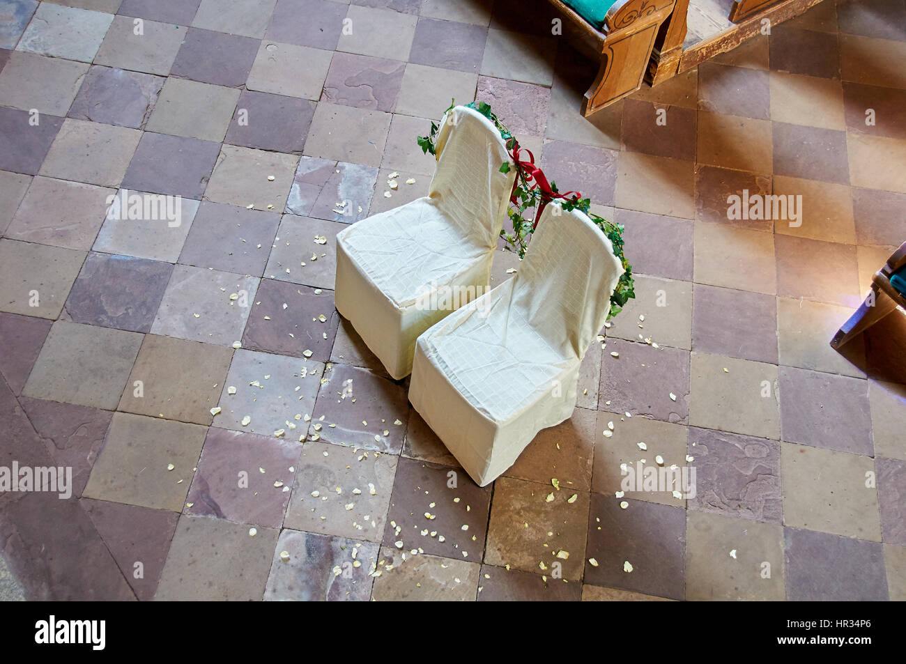 chairs waiting for bride and groom Stock Photo - Alamy