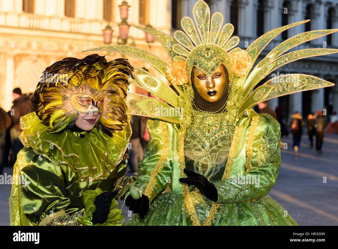 Gold mask from venice hi-res stock photography and images - Alamy
