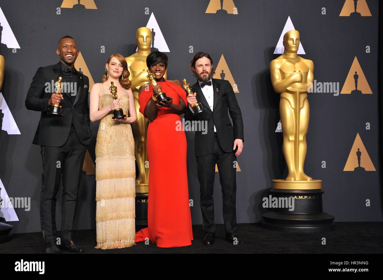 Los Angeles, CA, USA. 26th Feb, 2017. Mahershala Ali, Emma Stone, Viola Davis, Casey Affleck in the press room for The 89th Academy Awards Oscars 2017 - Press Room, The Dolby Theatre at Hollywood and Highland Center, Los Angeles, CA February 26, 2017. Credit: Elizabeth Goodenough/Everett Collection/Alamy Live News Stock Photo