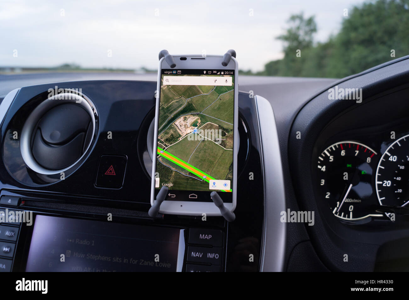 Car cradle hires stock photography and images Alamy