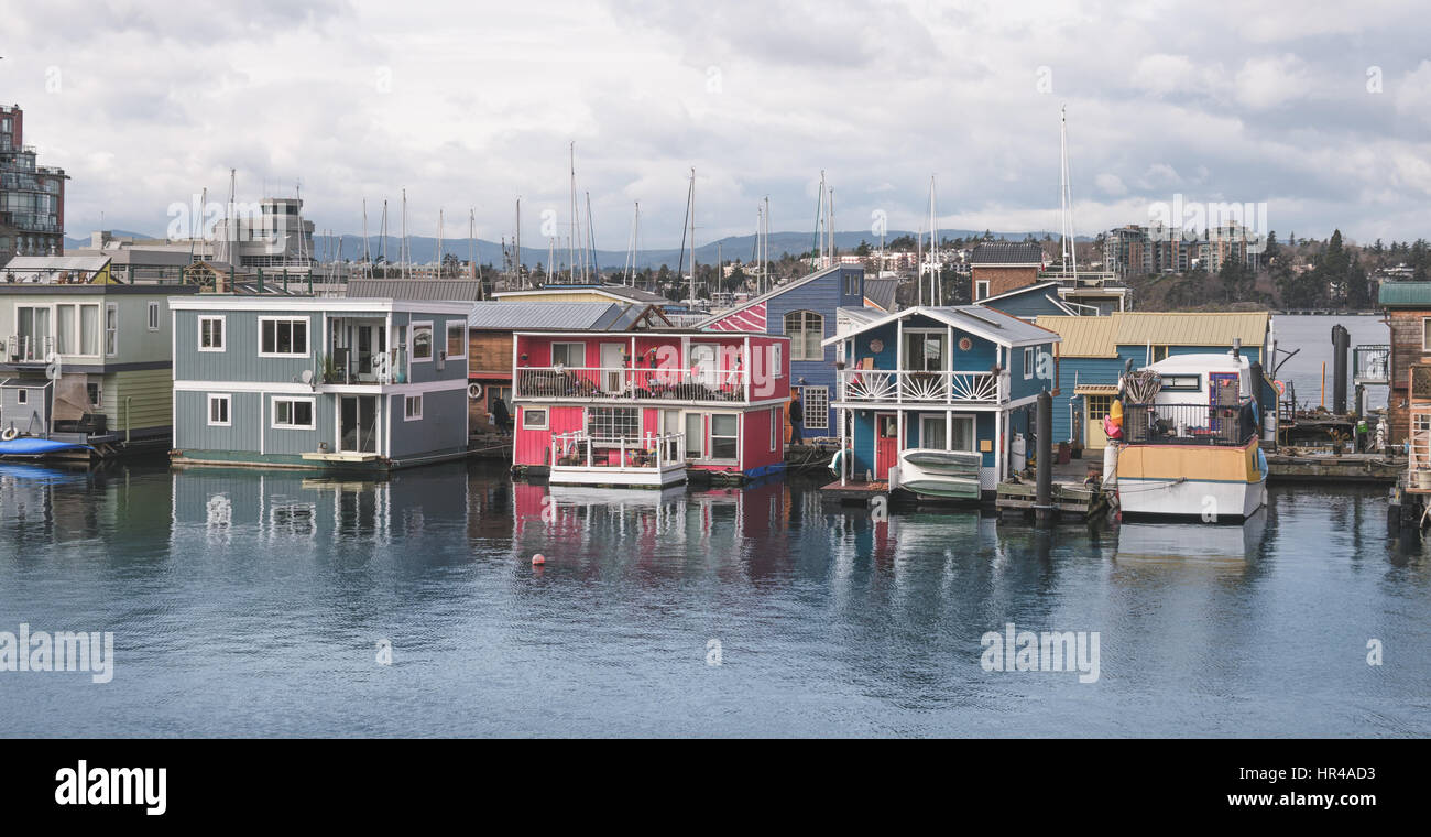 Houseboats in Fishermans wharf, downtown victoria harbour Stock Photo ...
