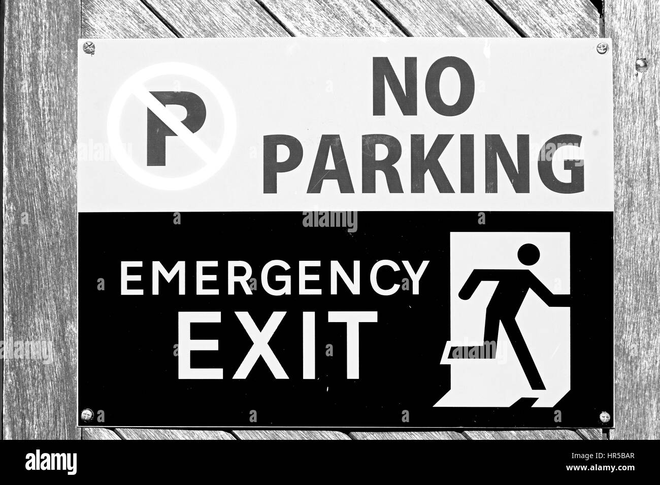 Building no parking sign Black and White Stock Photos & Images - Alamy