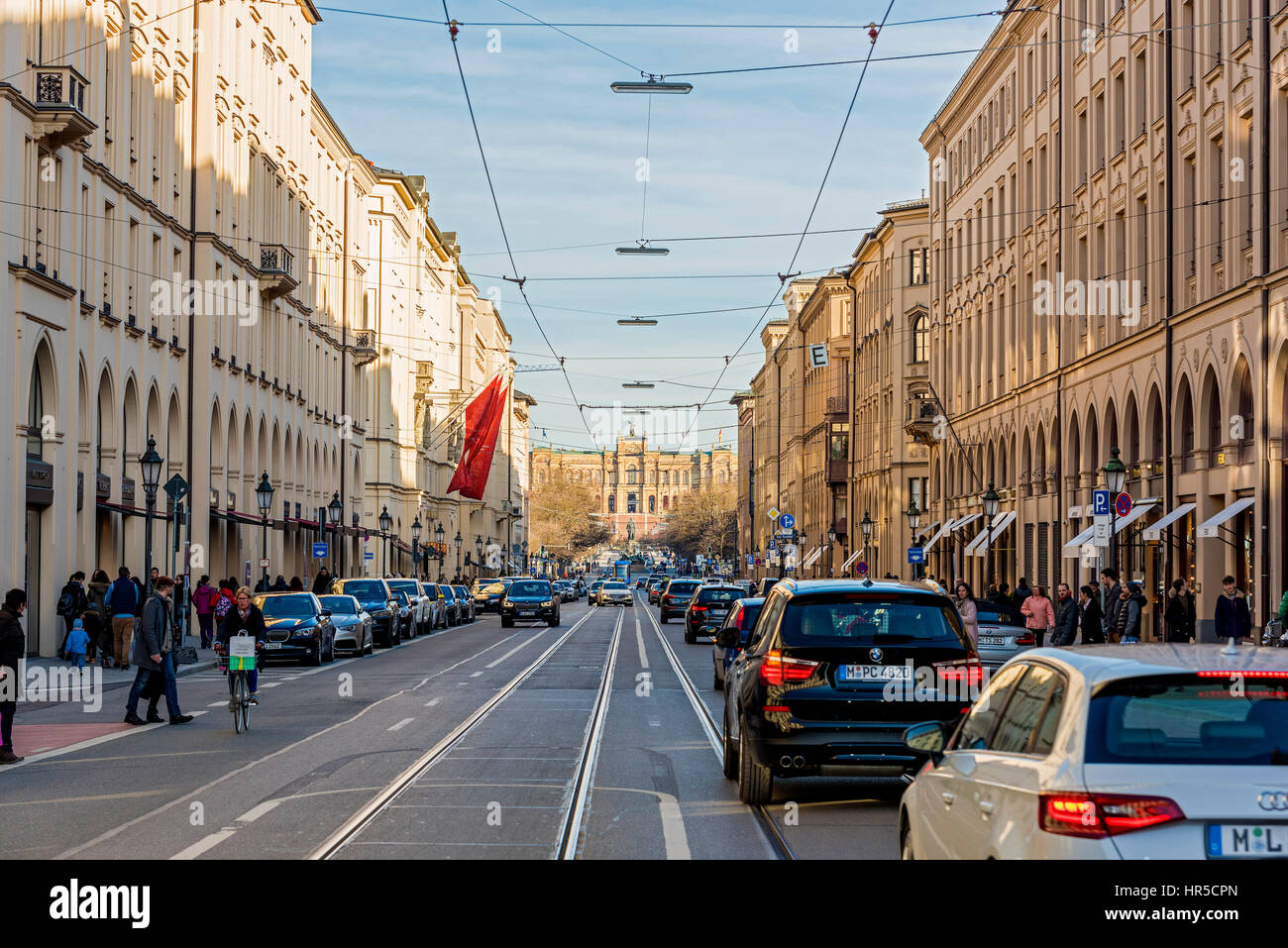 Streetlife Maximilianstraße, München, Germany Stock Photo - Alamy