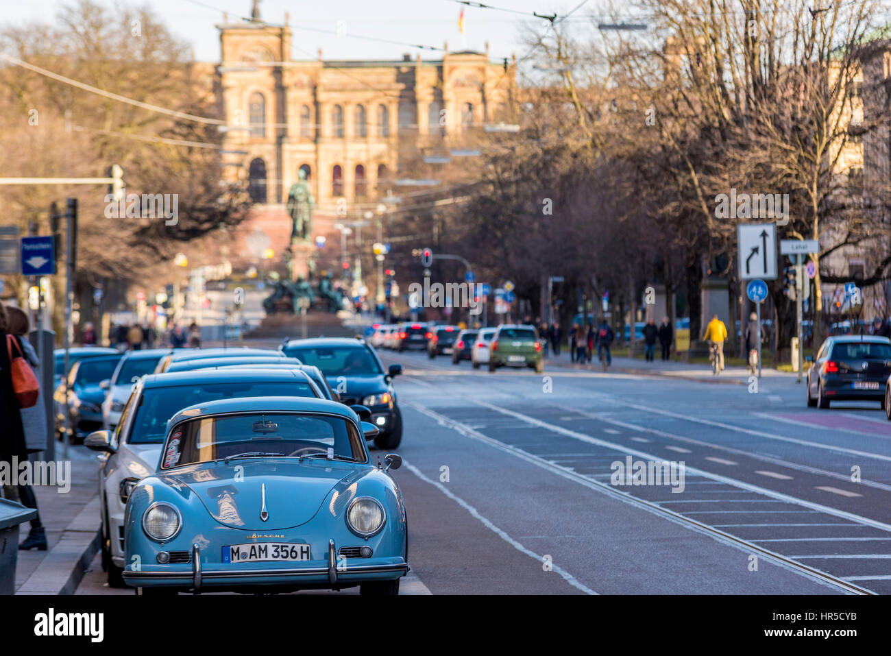 Streetlife Maximilianstraße, München, Germany Stock Photo - Alamy