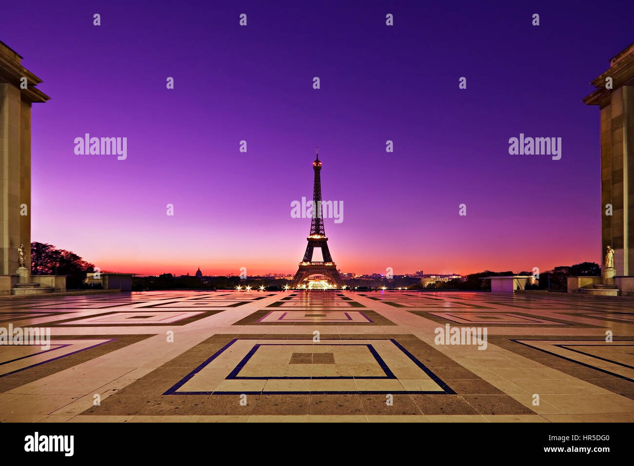 Symmetrical view of the Eiffel Tower viewed from the Palais Chillot at Trocadero. Taken at dawn in Paris, France. Stock Photo