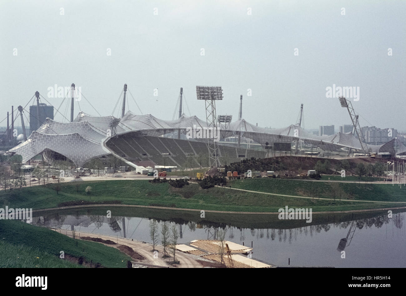 Der Münchner Olympiapark kurz vor der Fertigstellung. The Olympic Park of Munich under construction. The Olympiapark just before completion in 1972. Stock Photo