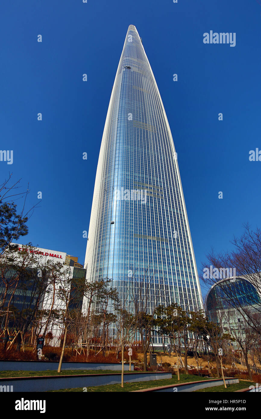 Lotte World Tower skyscraper in Jamsil, Seoul, Korea Stock Photo Alamy