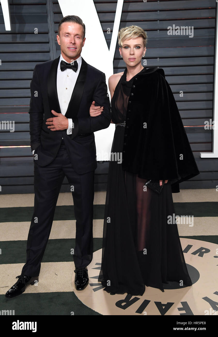 Scarlett Johansson And Joe Machota L Arriving At The Vanity Fair Stock Photo Alamy