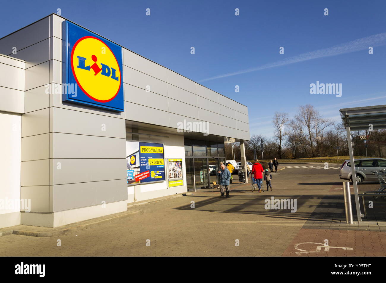 PRAGUE, CZECH REPUBLIC - FEBRUARY 25: LIDL company logo in front of  supermarket from German chain, part of Schwartz Gruppe on February 25, 2017  in Pra Stock Photo - Alamy