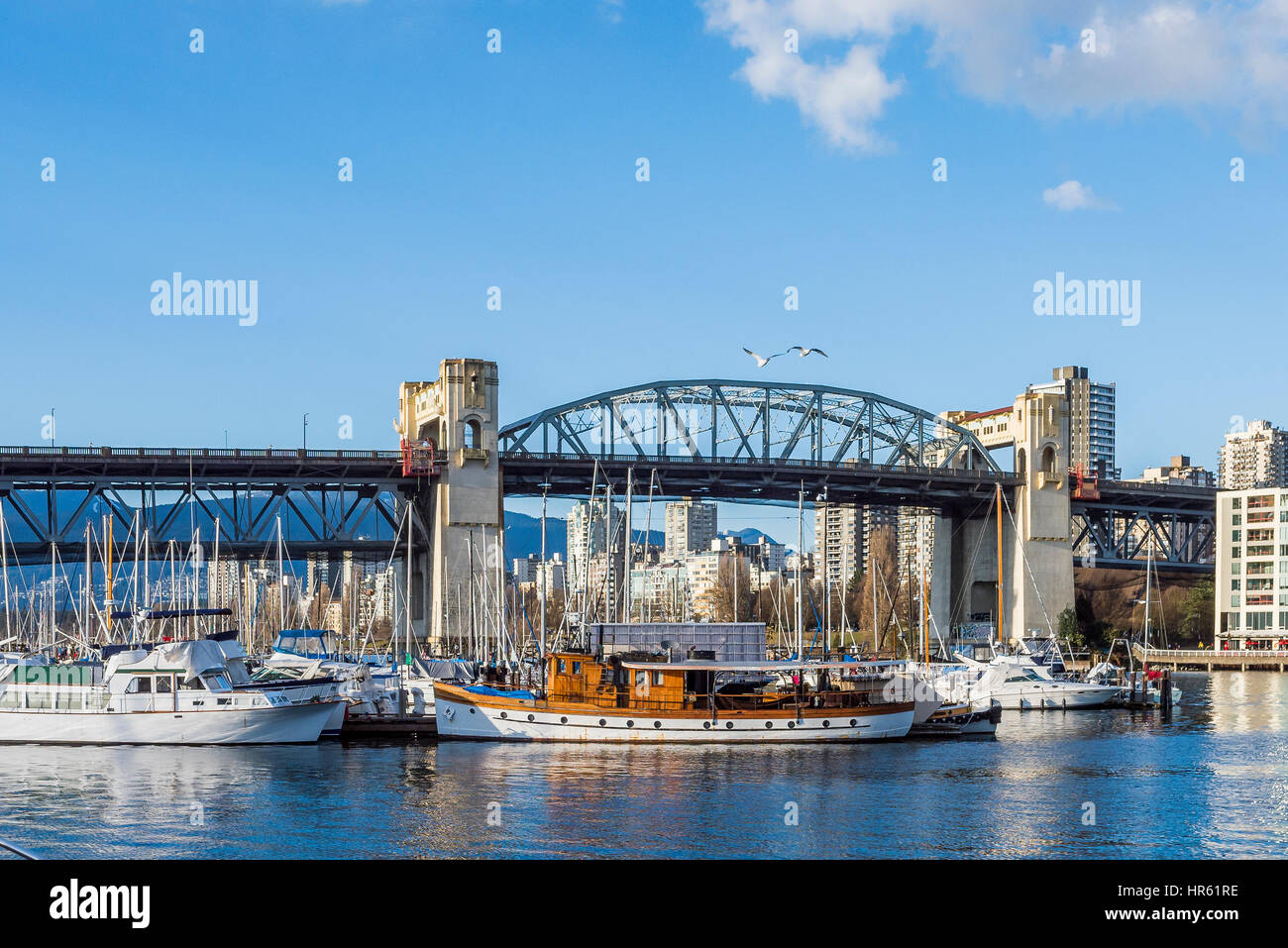 False creek marina burrard bridge hi-res stock photography and images ...