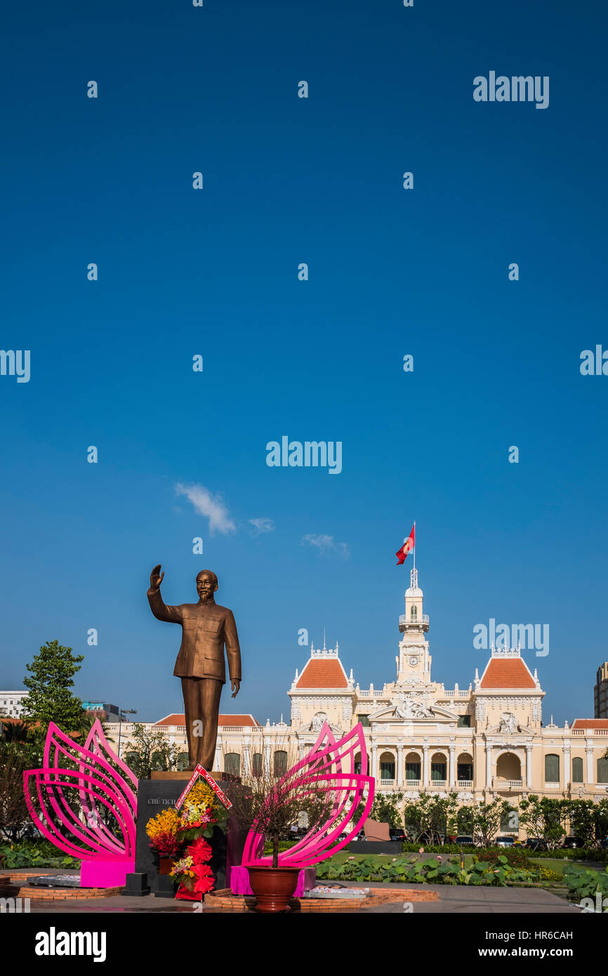 Ho Chi Minh statue in front of the Hotel De Ville, Ho Chi Minh City, Vietnam Stock Photo