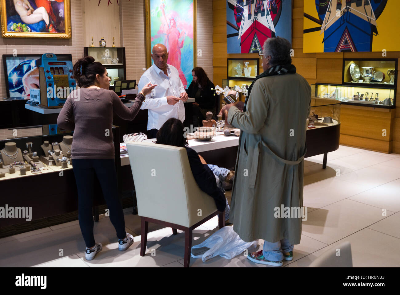 Beverly hills pawn hi-res stock photography and images - Alamy