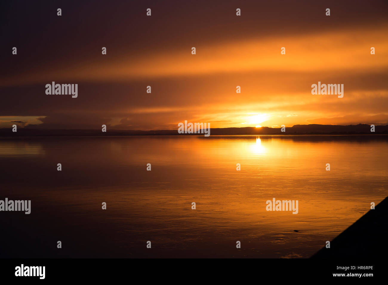 Dundee, Scotland, UK. 27th Feb, 2017. Weather. Sunset over the Tay in Dundee Credit: Keith Larby/Alamy Live News Stock Photo