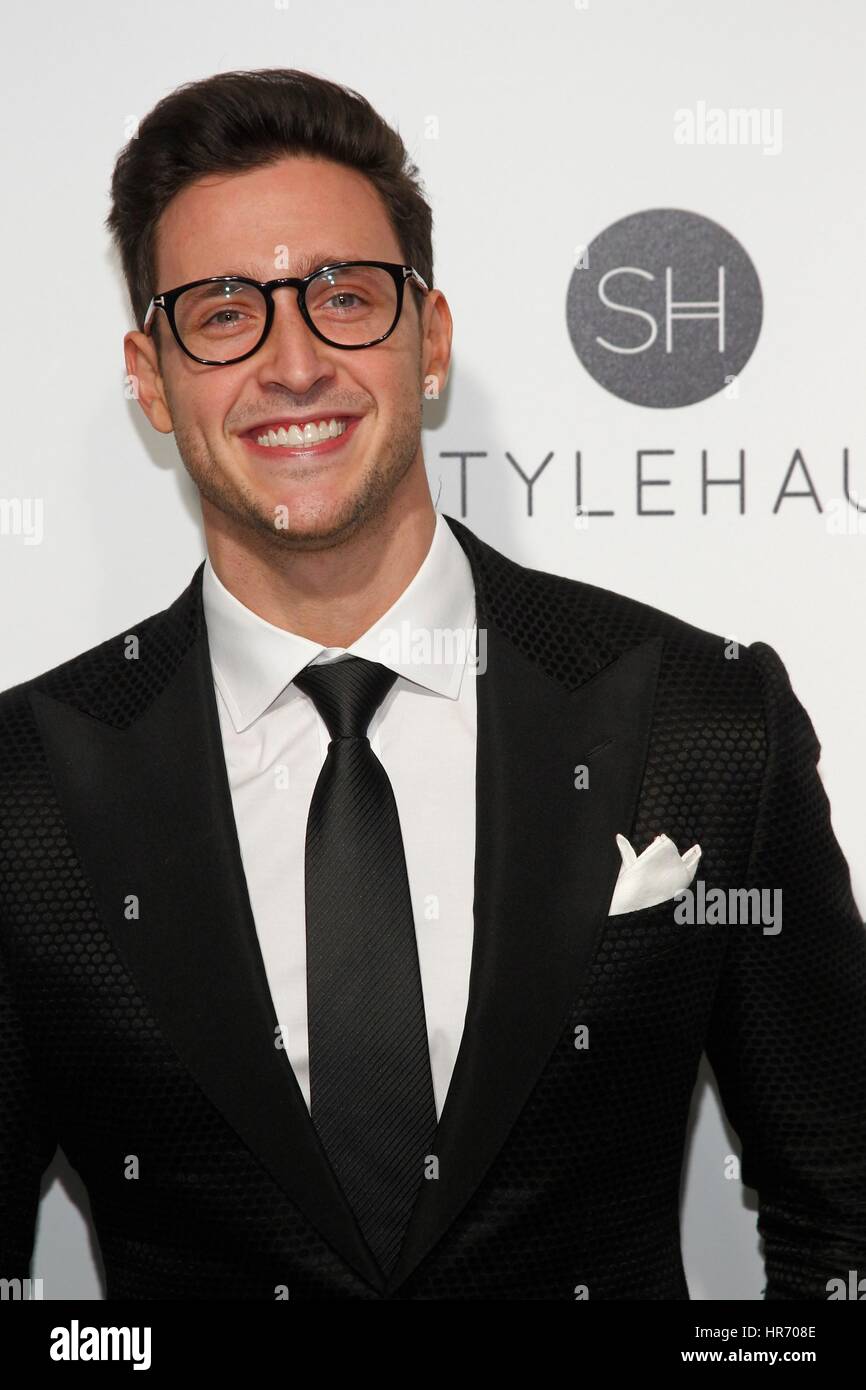 Doctor Mike Varshavski Doctor mike mikhail varshavski hi-res stock photography and images - Alamy