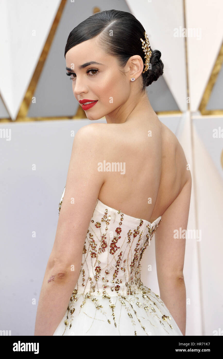 Hollywood, California. 26th Feb, 2017. Sofia Carson attends the 89th Annual Academy Awards at Hollywood & Highland Center on February 26, 2017 in Hollywood, California. | Verwendung weltweit/picture alliance Credit: dpa/Alamy Live News Stock Photo