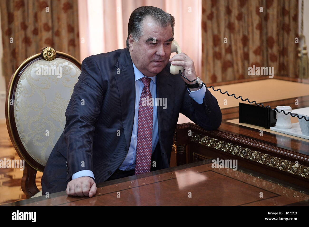 pix Gurbanguly Berdimuhamedow Desk https www alamy com stock photo dushanbe tajikistan 28th feb 2017 tajikistans president emomali rahmon 134765347 html