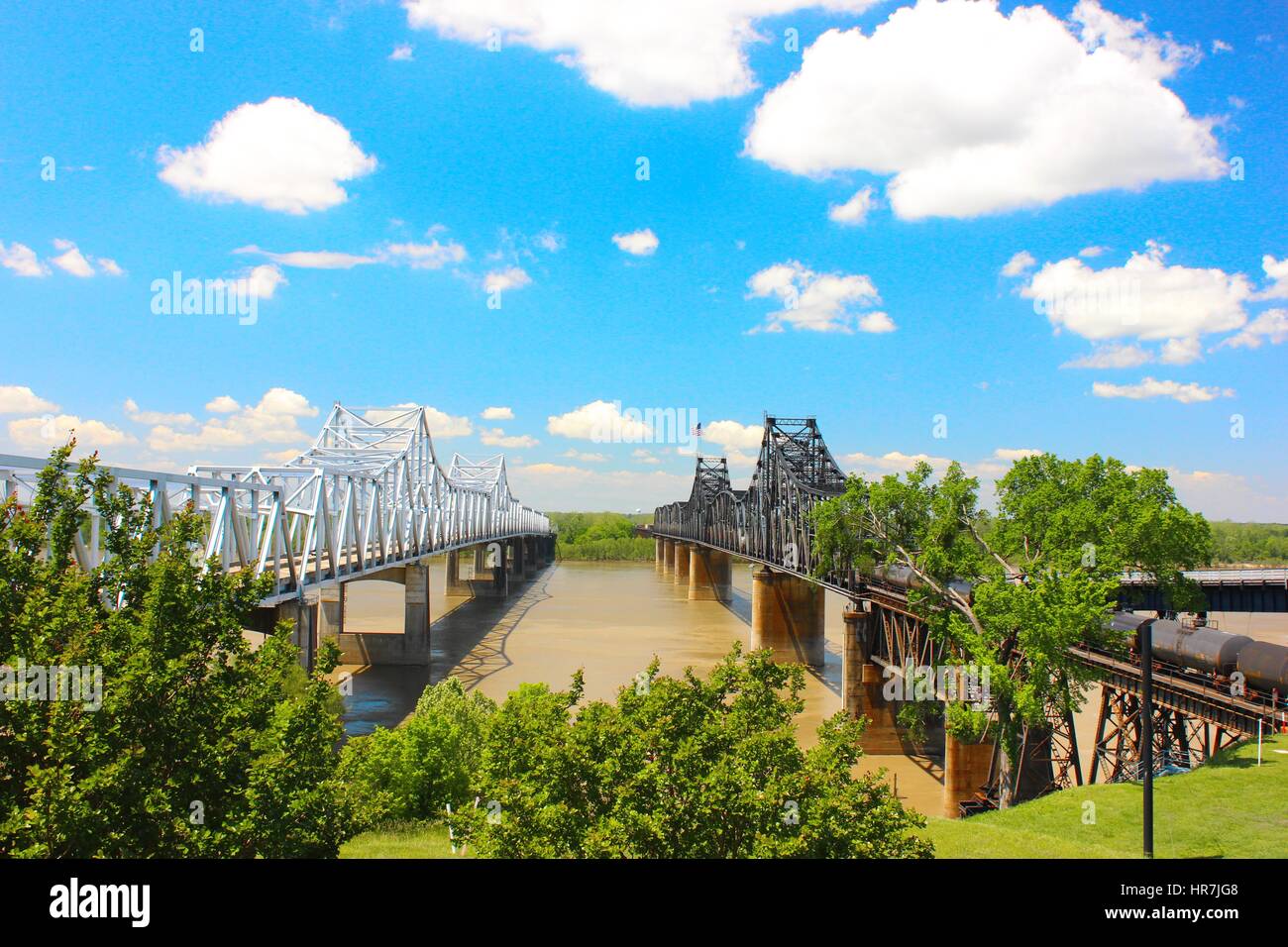 Mississippi river bridges hi-res stock photography and images - Alamy