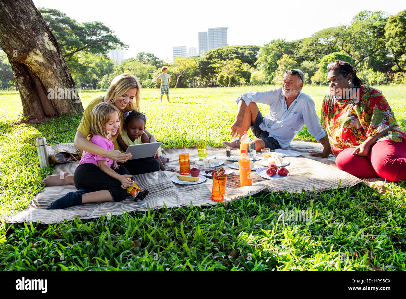 Picnic family hi-res stock photography and images - Alamy