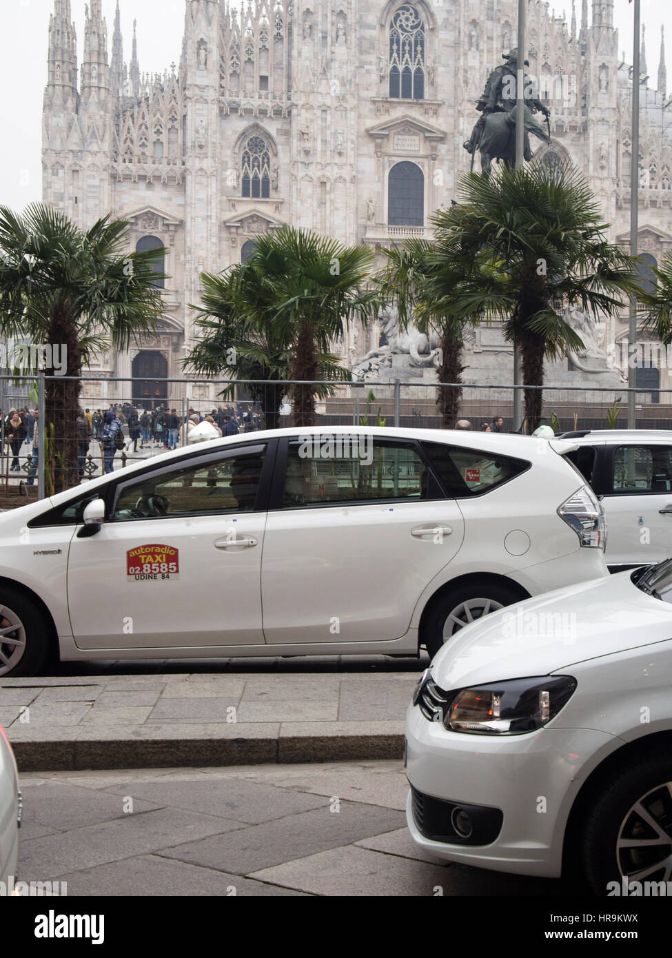 Starbucks palms in Milan, and taxi drivers protesting against uber