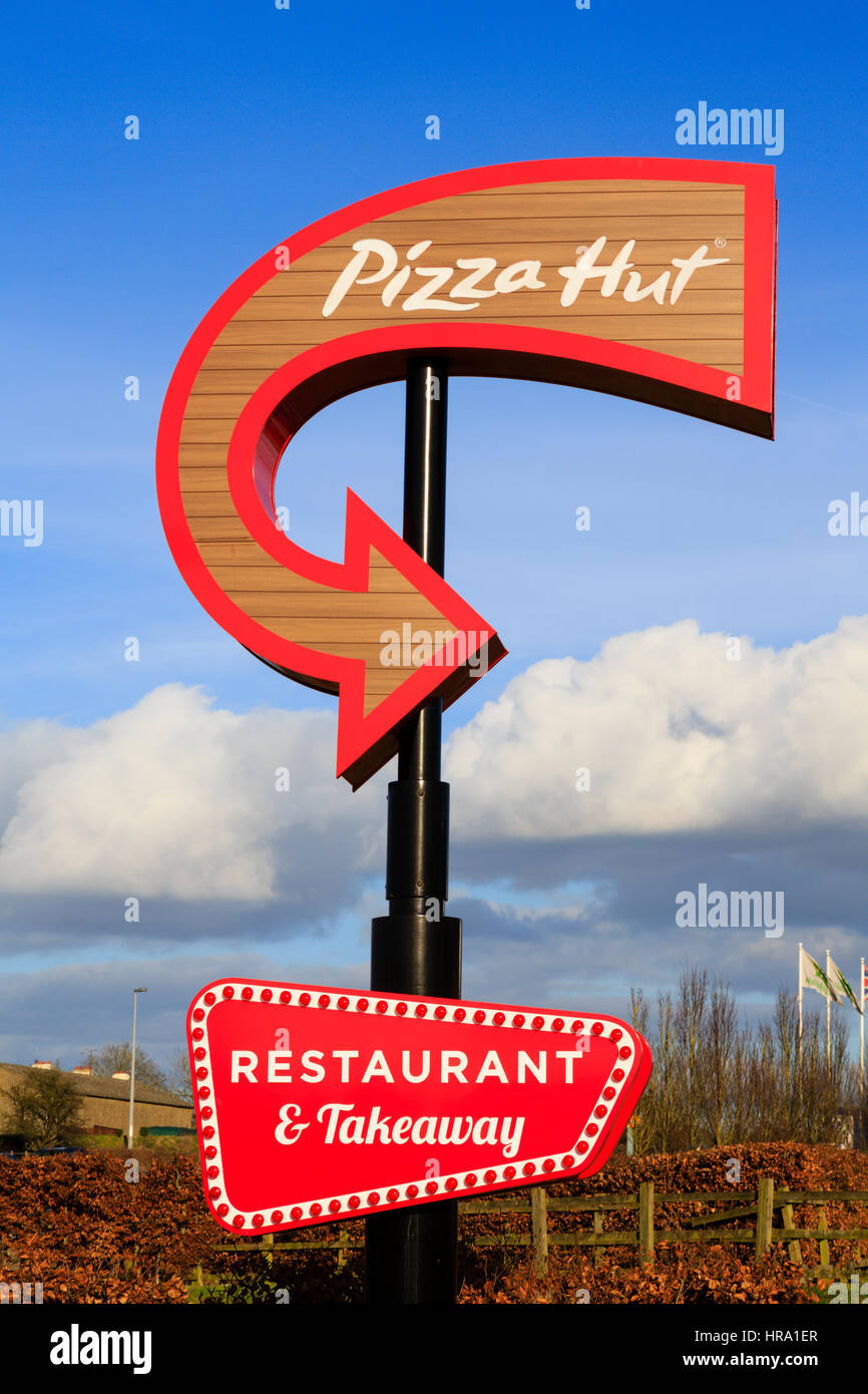 'Pizza Hut' sign post, Solstice Park, Amesbury, Wiltshire Stock Photo